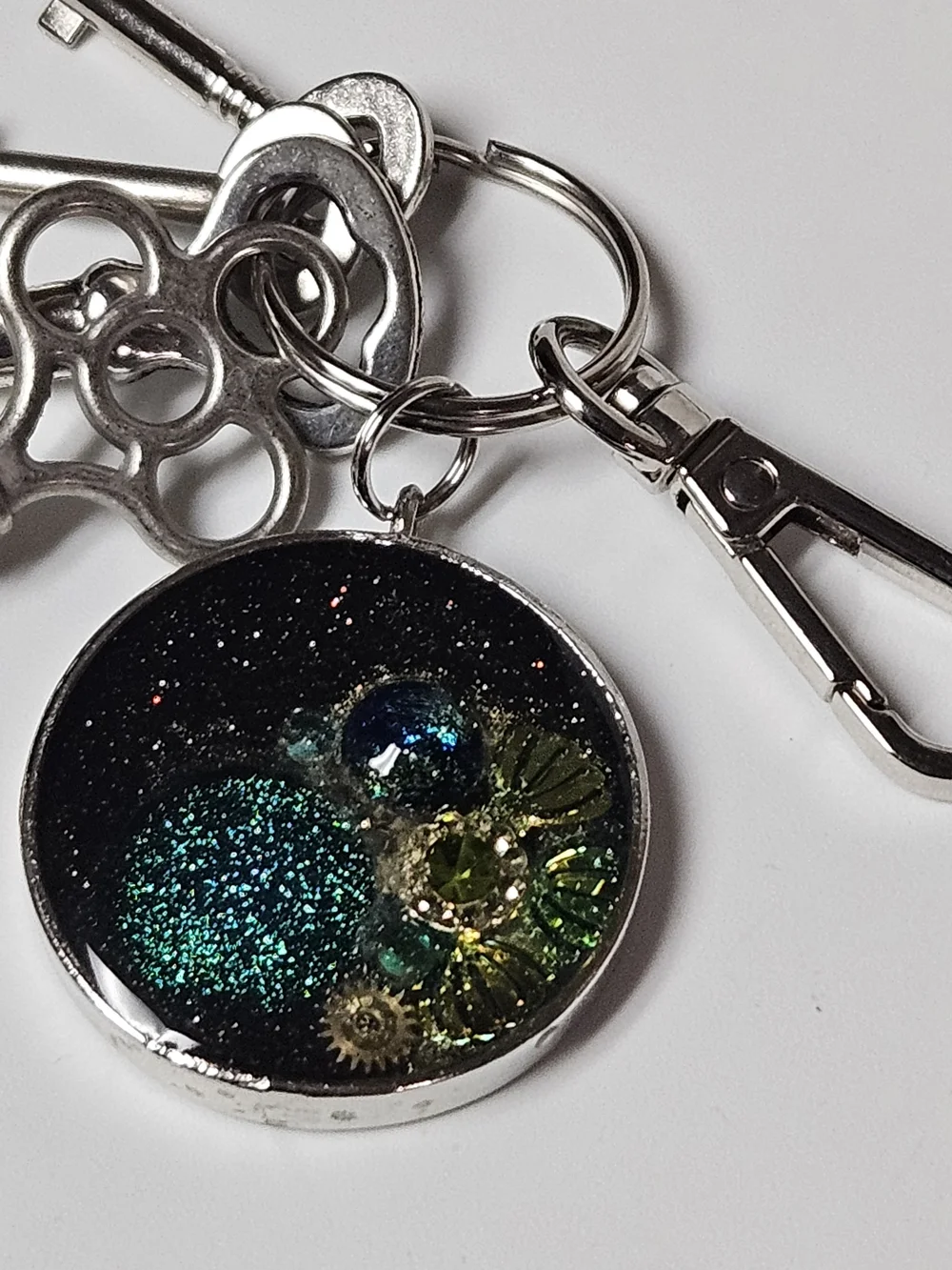 Handmade Glitter Gear Keychain - Green & Black